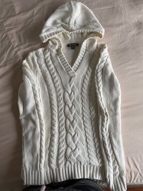 Tommy Bahama Cream Cable-Knit Hooded V-Neck Sweater